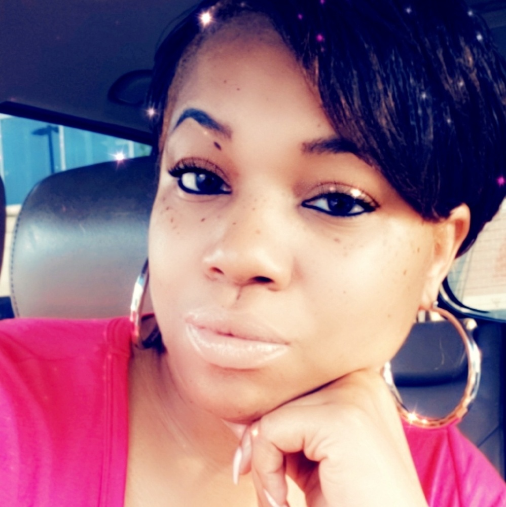 Meet your Posher, Monique